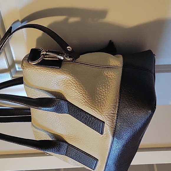 Kate Spade Leather purse - Picture 4 of 9